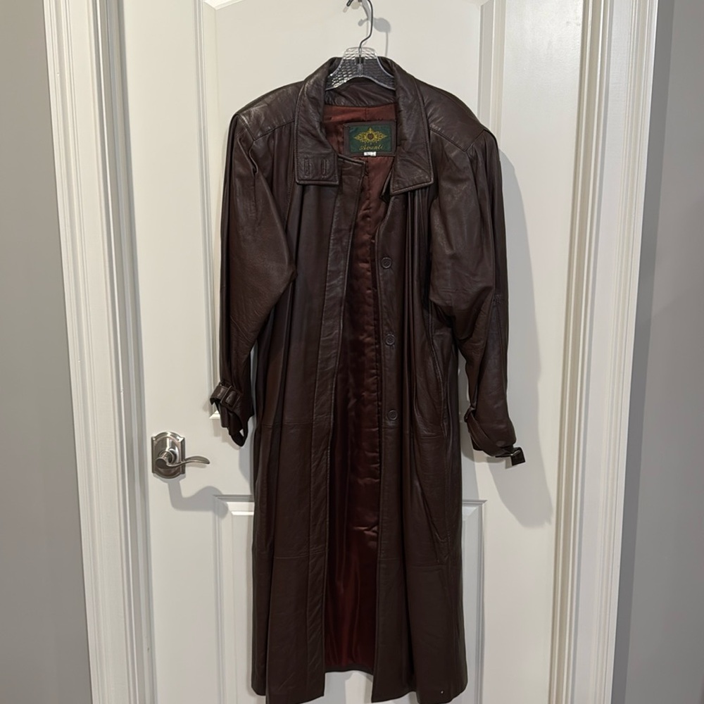 Lady’s Avanti brown leather trench coat